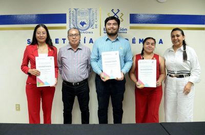 Estudiantes egresados de la UNACH recibieron el Premio Ceneval al Desempeño de Excelencia EGEL
