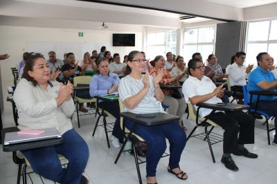 La Dra. Catalina López Ordóñez Inaugura Capacitaciones Clave para el Personal Docente de la UNACH