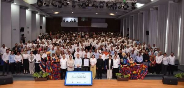 La Universidad Autónoma de Chiapas (UNACH) recibió la Acreditación Institucional por parte de los Comités Interinstitucionales para la Evaluación de la Educación Superior (CIEES)